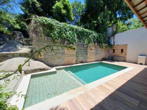 Linda casa em condomínio fechado